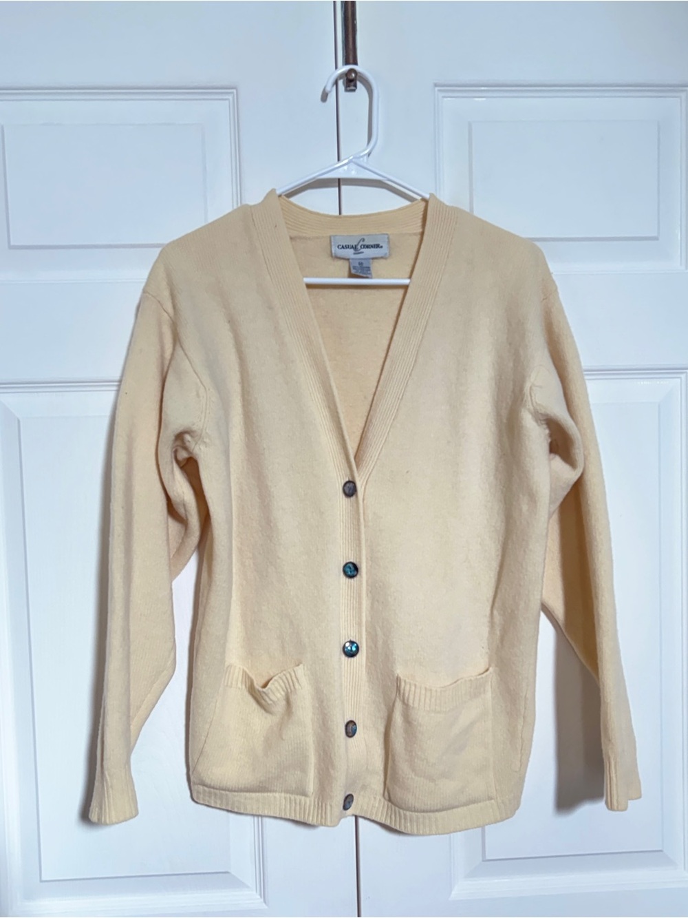 Casual Corner 100% Lambswool Cardigan Sweater M Ivory Button Front